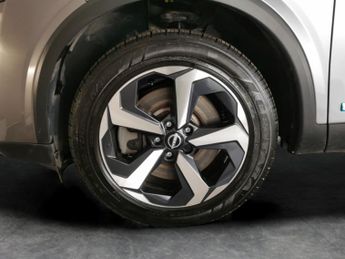 Nissan Qashqai 1.5 h e-POWER N-Connecta (190 ps) - 360 CAM - LED - REVERSE CAM