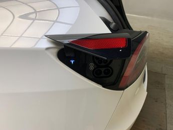 Tesla Model Y (Dual Motor) Long Range 4WDE (384 bhp) - HEATED STEERING - WIFI