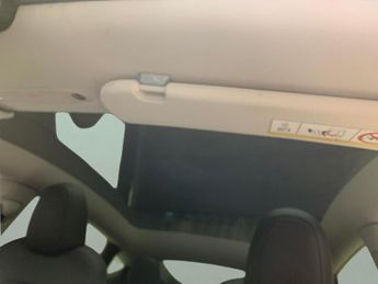 Tesla Model Y (Dual Motor) Long Range 4WDE (384 bhp) - HEATED STEERING - WIFI