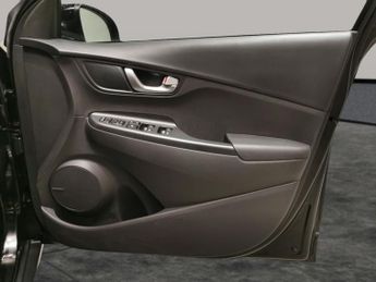 Hyundai Kona 64kWh Premium (10.5kW Charger) (204 ps) - HEATED SEATS - HEATED 