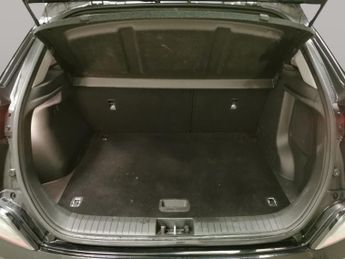 Hyundai Kona 64kWh Premium (10.5kW Charger) (204 ps) - HEATED SEATS - HEATED 