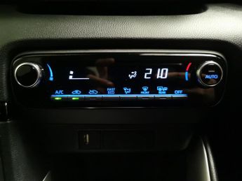 Toyota Yaris 1.5 VVT-h Design E-CVT (116 ps) - BLUETOOTH - AIR CON - DAB