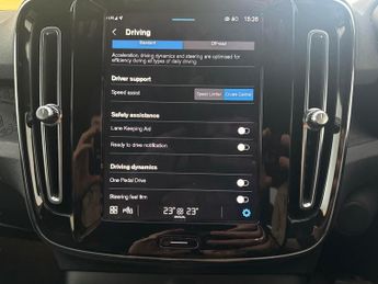 Volvo XC40 Recharge 69kWh Core (231 ps) - 19IN ALLOYS - BLUETOOTH - CRUISE