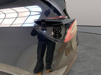 Tesla Model Y (Dual Motor) Long Range 4WDE (384 bhp) - HEATED STEERING