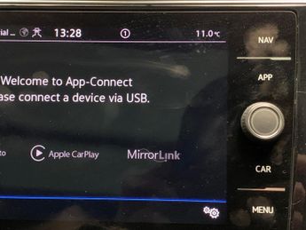 Volkswagen T-Roc 1.5 TSI EVO Active DSG (150 ps) - NAV - CARPLAY - HEATED SEATS