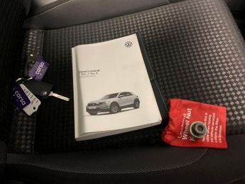 Volkswagen T-Roc 1.5 TSI EVO Active DSG (150 ps) - NAV - CARPLAY - HEATED SEATS