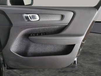 Volvo XC40 1.5h T5 Twin Engine Recharge 10.7kWh R-Design Plug-in (262 ps) -