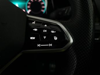 Volkswagen Golf 2.0 TDI R-Line DSG (150 ps) - HEATED SEATS - HEATED STEERING - B