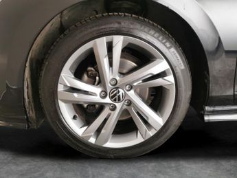 Volkswagen Golf 2.0 TDI R-Line DSG (150 ps) - HEATED SEATS - HEATED STEERING - B