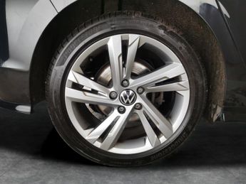 Volkswagen Golf 2.0 TDI R-Line DSG (150 ps) - HEATED SEATS - HEATED STEERING - B