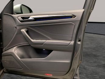 Volkswagen T-Roc 2.0 TSI R DSG 4Motion (300 ps) - BLUETOOTH - DIGITAL DASH - PARK