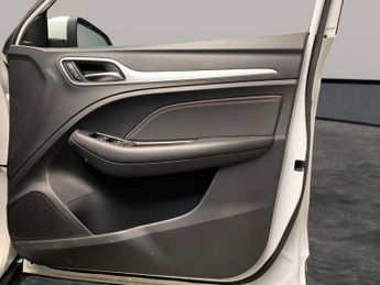 MG MG ZS 51.1kWh Trophy (176 ps) - NAV - BLIND SPOT ASSIST - LANE DEPARTU