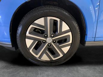 Hyundai Kona 64kWh Premium (10.5kW Charger) (204 ps) - HEATED SEATS - HEATED 