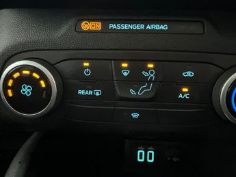 Ford Kuga 1.5 EcoBlue Zetec (120 ps) - PARK SENSORS - 17IN ALLOYS - AIR CO