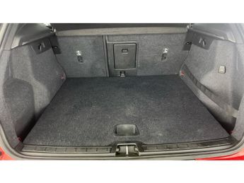 Volvo XC40 1.5 T3 Momentum Pro (163 ps) - BLUETOOTH - CLIMATE CONTROL - DAB