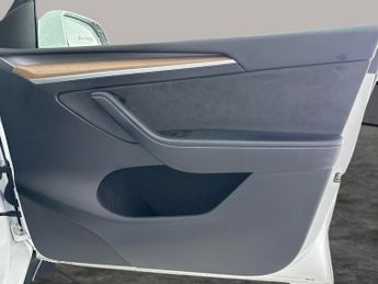 Tesla Model Y SUV RWD (346 ps) - REVERSE CAM - NAV - LEATHER