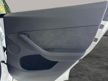 Tesla Model Y SUV RWD (346 ps) - REVERSE CAM - NAV - LEATHER