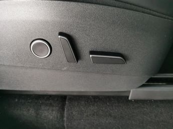 Tesla Model Y SUV RWD (346 ps) - HEATED LEATHER - HEATED STEERING - BLIND SPOT