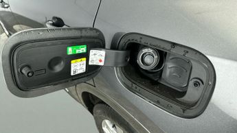 Ford Kuga 2.5 Duratec 14.4kWh Vignale Plug-in CVT (225 ps) - HEATED STEERI