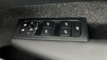 Volvo XC40 1.5 T3 Momentum Pro (163 ps) - BLUETOOTH - CLIMATE CONTROL - DAB