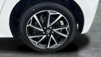 Toyota Yaris 1.5 VVT-h Design E-CVT (116 ps) - BLUETOOTH - AIR CON - DAB