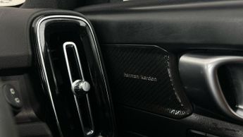 Volvo XC40 Recharge Twin 78kWh Ultimate AWD (408 ps) - SURROUND VIEW - PARK