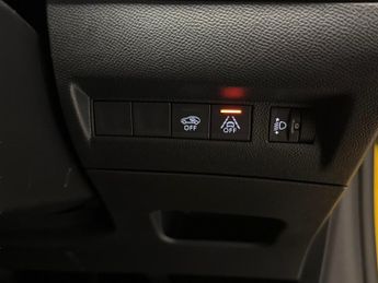 Peugeot E-208 50kWh Active Premium + (7kW Charger) (136 ps) - CRUISE - SPEED L