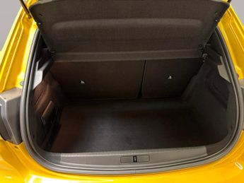 Peugeot E-208 50kWh Active Premium + (7kW Charger) (136 ps) - CRUISE - SPEED L