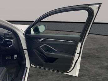 Audi Q3 1.5 TFSI CoD 35 Black Edition S Tronic (150 ps) - BLUETOOTH - CR