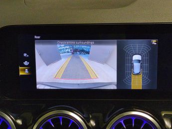 Mercedes-Benz EQA EQA 250 66.5kWh AMG Line (190 ps) - HEATED SEATS - NAV - ADAPTIV