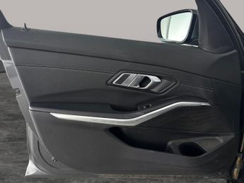 BMW 3 Series 2.0 330e 12kWh M Sport Touring Plug-in xDrive (292 ps) - HEATED 