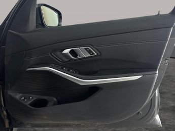 BMW 3 Series 2.0 330e 12kWh M Sport Touring Plug-in xDrive (292 ps) - HEATED 