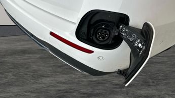 Mercedes-Benz E Class 2.0 E300de 13.5kWh AMG Line Plug-in G-Tronic+ (306 ps) - NAV