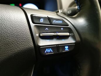 Hyundai Kona 64kWh Premium (10.5kW Charger) (204 ps) - HEATED SEATS - HEATED 