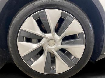 Tesla Model Y SUV RWD (346 ps) - HEATED STEERING - WIFI - BLIND SPOT ASSIST