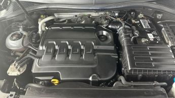 Volkswagen Tiguan 2.0 TDI R-Line Tech DSG (150 ps) - LED - SUNBLINDS - 20IN ALLOYS