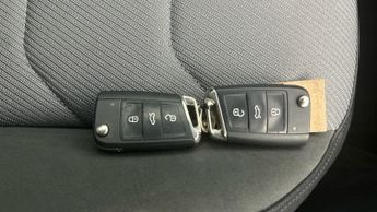 Volkswagen Tiguan 2.0 TDI R-Line Tech DSG (150 ps) - LED - SUNBLINDS - 20IN ALLOYS