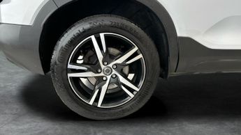 Volvo XC40 2.0 D3 R-Design AWD (150 ps) - CLIMATE CONTROL - DAB