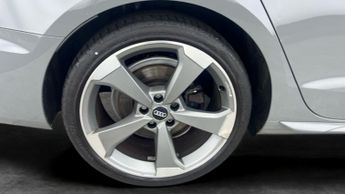 Audi A4 2.0 TFSI 35 Black Edition S Tronic (150 ps) - BLUETOOTH - DRIVIN