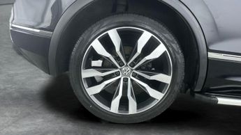 Volkswagen Tiguan 2.0 TDI R-Line Tech DSG (150 ps) - LED - SUNBLINDS - 20IN ALLOYS