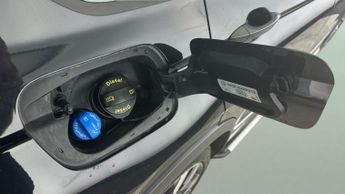 Volkswagen Tiguan 2.0 TDI R-Line Tech DSG (150 ps) - LED - SUNBLINDS - 20IN ALLOYS