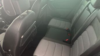 Volkswagen Tiguan 2.0 TDI R-Line Tech DSG (150 ps) - LED - SUNBLINDS - 20IN ALLOYS