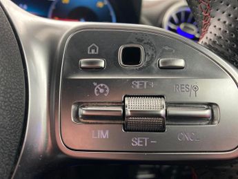 Mercedes-Benz EQA EQA 350 66.5kWh AMG Line 4MATIC (292 ps) - ADAPTIVE LIGHTS - HEA