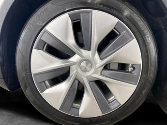 Tesla Model Y SUV RWD (346 ps) - HEATED STEERING - WIFI - BLIND SPOT ASSIST