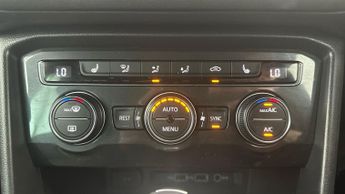 Volkswagen Tiguan 2.0 TDI R-Line Tech DSG (150 ps) - LED - SUNBLINDS - 20IN ALLOYS