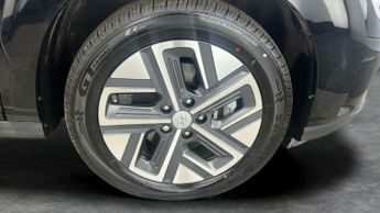 Hyundai Kona 39kWh Premium (10.5kW Charger) (136 ps) - HEATED SEATS - HEATED 