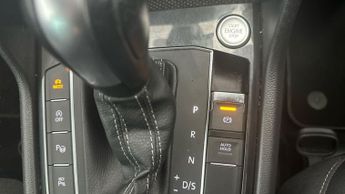 Volkswagen Tiguan 2.0 TDI R-Line Tech DSG (150 ps) - LED - SUNBLINDS - 20IN ALLOYS