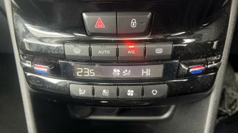 Peugeot 2008 1.2 PureTech Allure Premium EAT (130 ps) - CLIMATE CONTROL - DAB