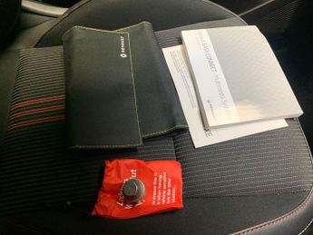 Renault Captur 1.6 E-TECH 9.8kWh RS Line Plug-in (160 ps) - BLUETOOTH - CRUISE