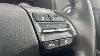 Hyundai Kona 39kWh Premium (10.5kW Charger) (136 ps) - HEATED SEATS - HEATED 